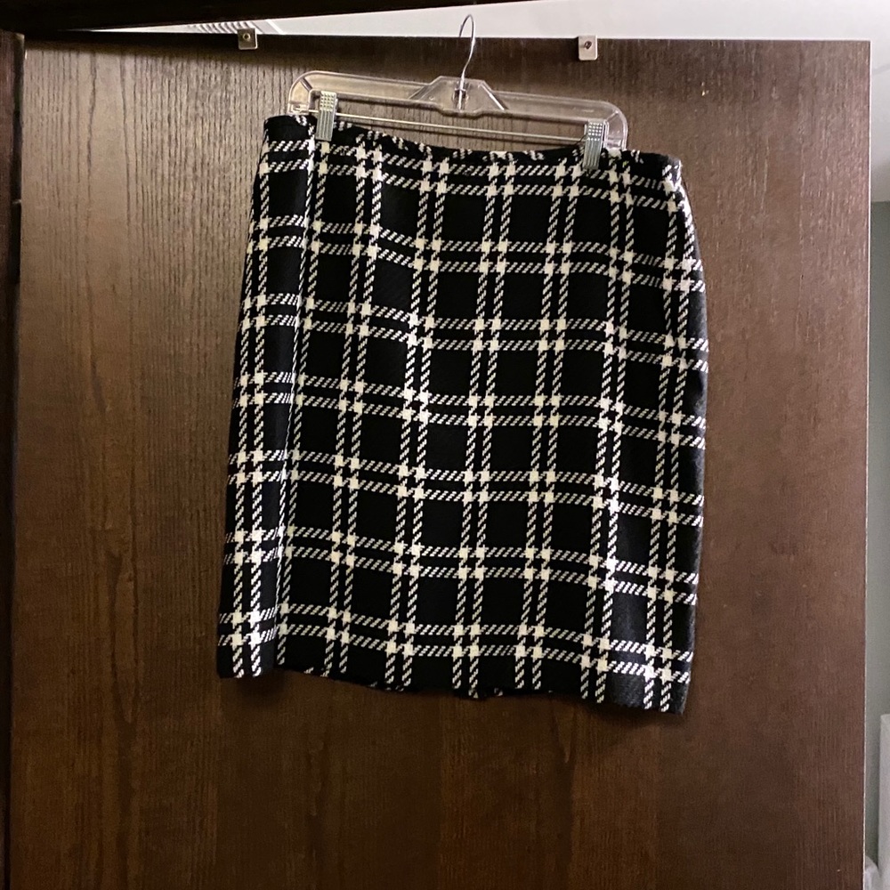 Tahari plaid skirt, size 16